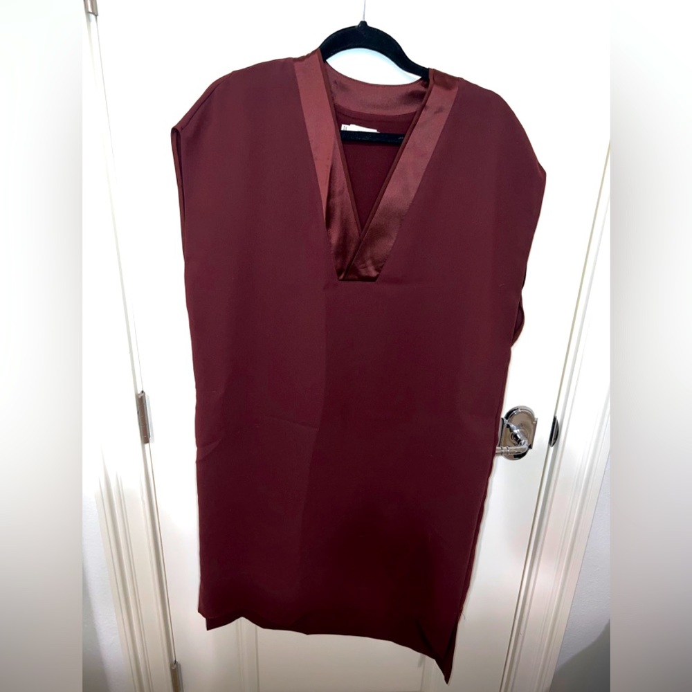 Vince lined dress. Hem is longer in the back. Lined can’t see bra on the side.